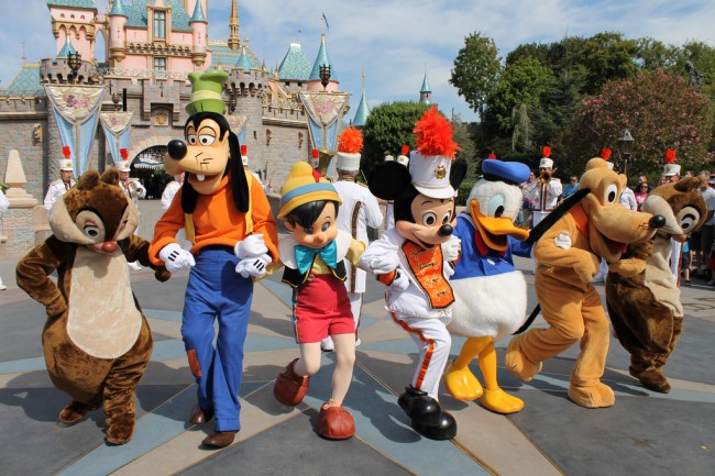 (CC) BY-NC-ND Disneyland Band Castle Show from Loren Javier http://www.flickr.com/photos/lorenjavier/6251501877/